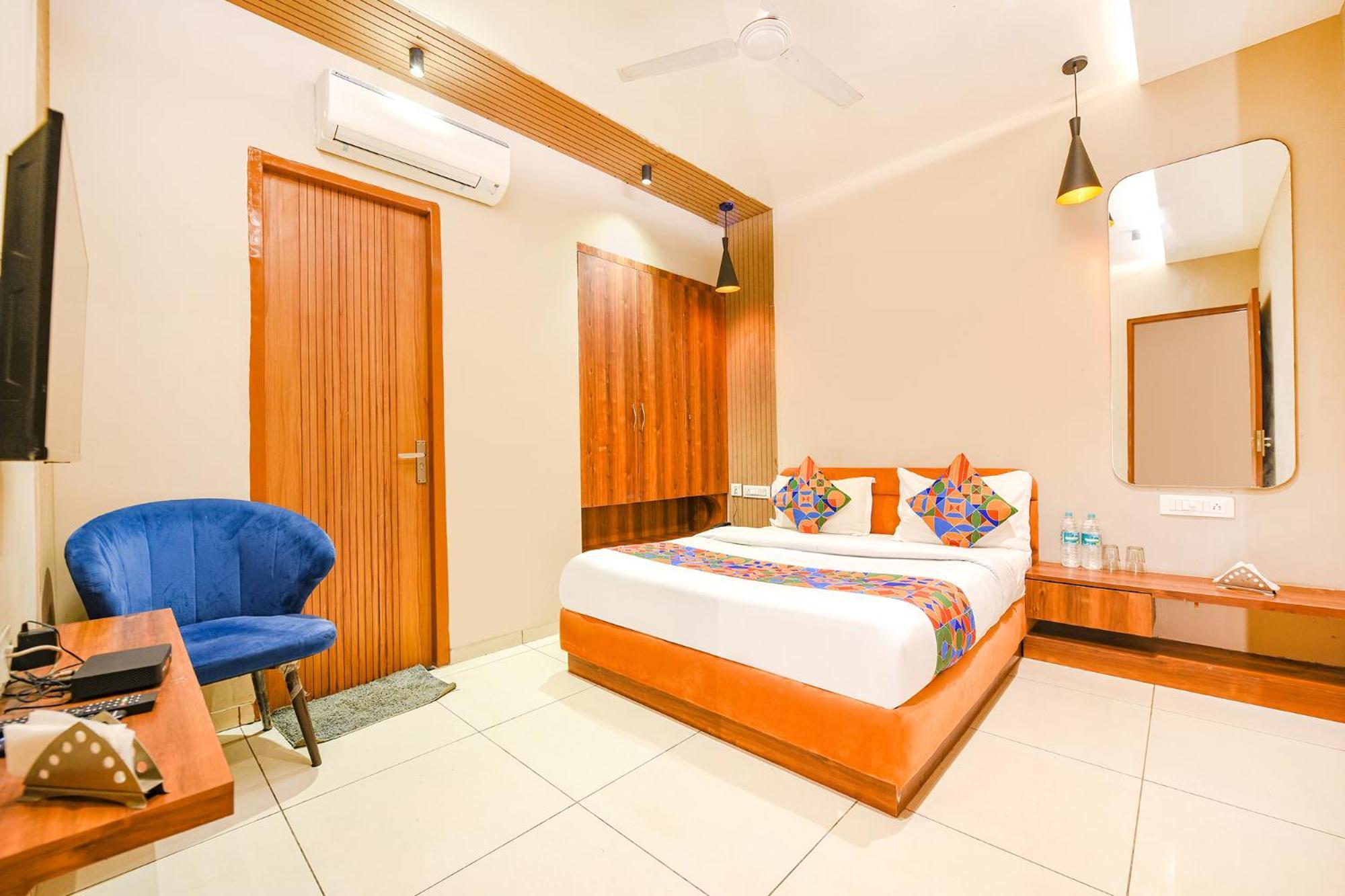 Fabhotel Dc Premium Zirakpur Exterior photo