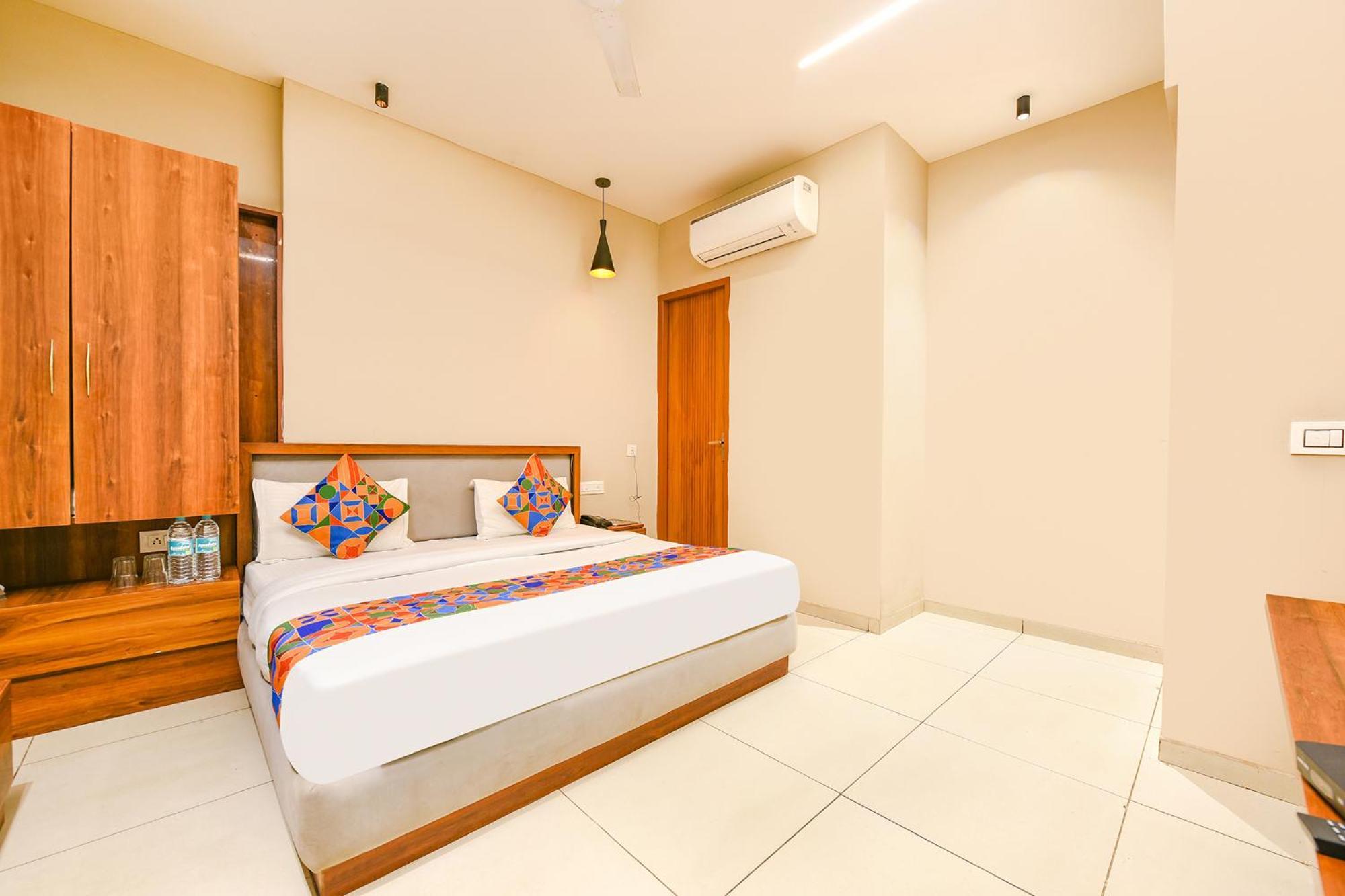 Fabhotel Dc Premium Zirakpur Exterior photo